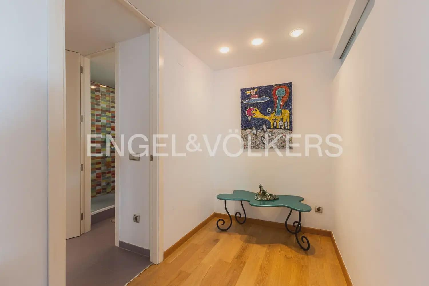 2 slaapkamer Flat te huur in Valencia stad met zwembad garage - € 1.800 (Ref: 9897585)