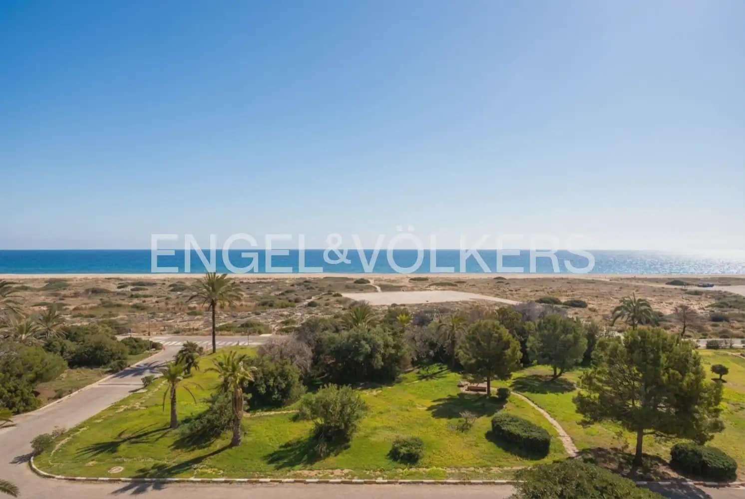 2 slaapkamer Flat te huur in Valencia stad met zwembad garage - € 1.800 (Ref: 9897585)
