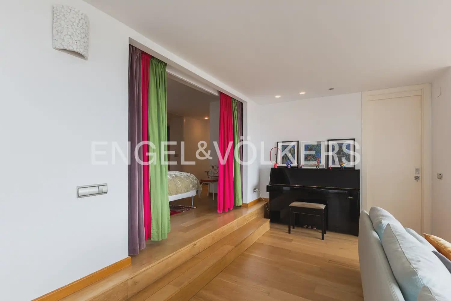 2 slaapkamer Flat te huur in Valencia stad met zwembad garage - € 1.800 (Ref: 9897585)