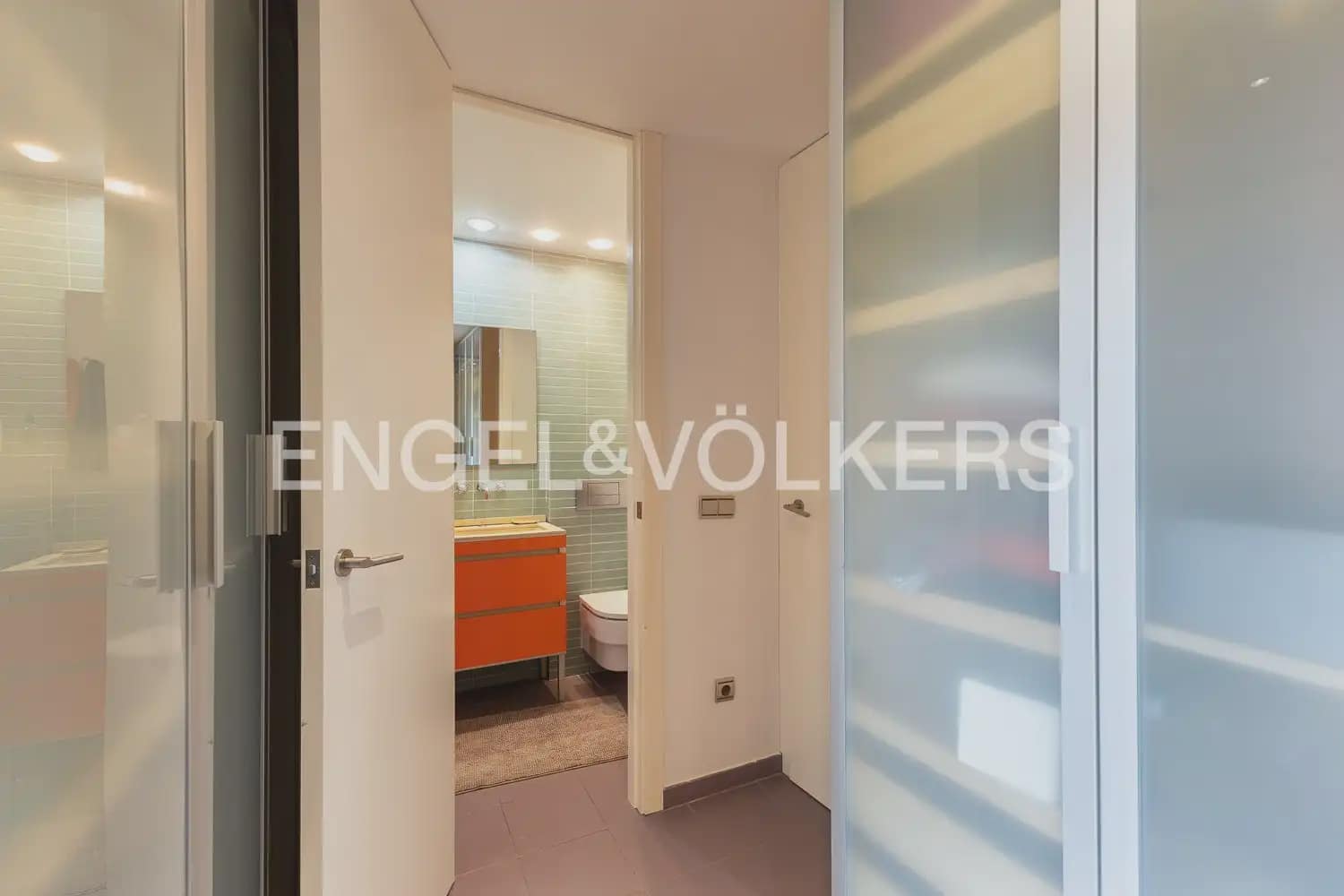 2 slaapkamer Flat te huur in Valencia stad met zwembad garage - € 1.800 (Ref: 9897585)