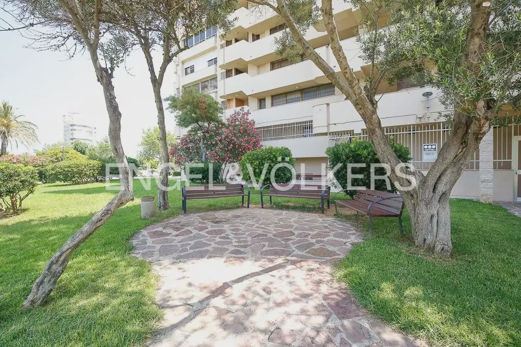 2 slaapkamer Flat te huur in Valencia stad met zwembad garage - € 1.800 (Ref: 9897585)