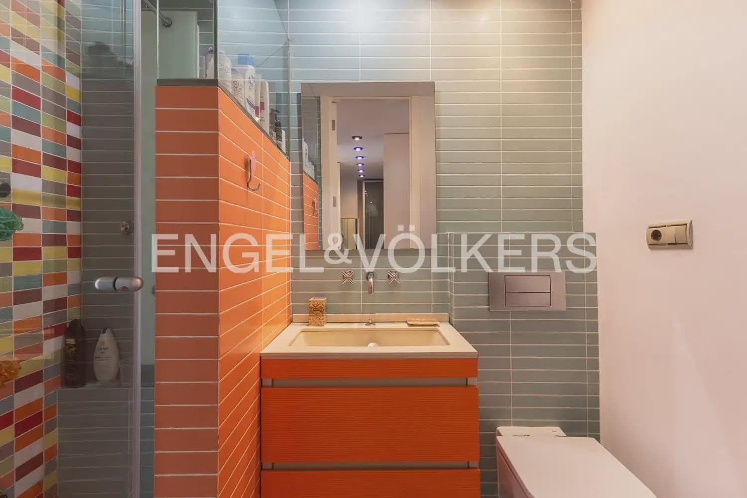2 slaapkamer Flat te huur in Valencia stad met zwembad garage - € 1.800 (Ref: 9897585)