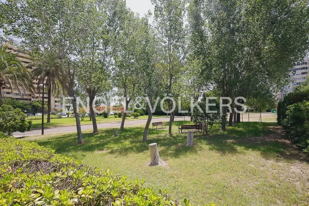 2 slaapkamer Flat te huur in Valencia stad met zwembad garage - € 1.800 (Ref: 9897585)