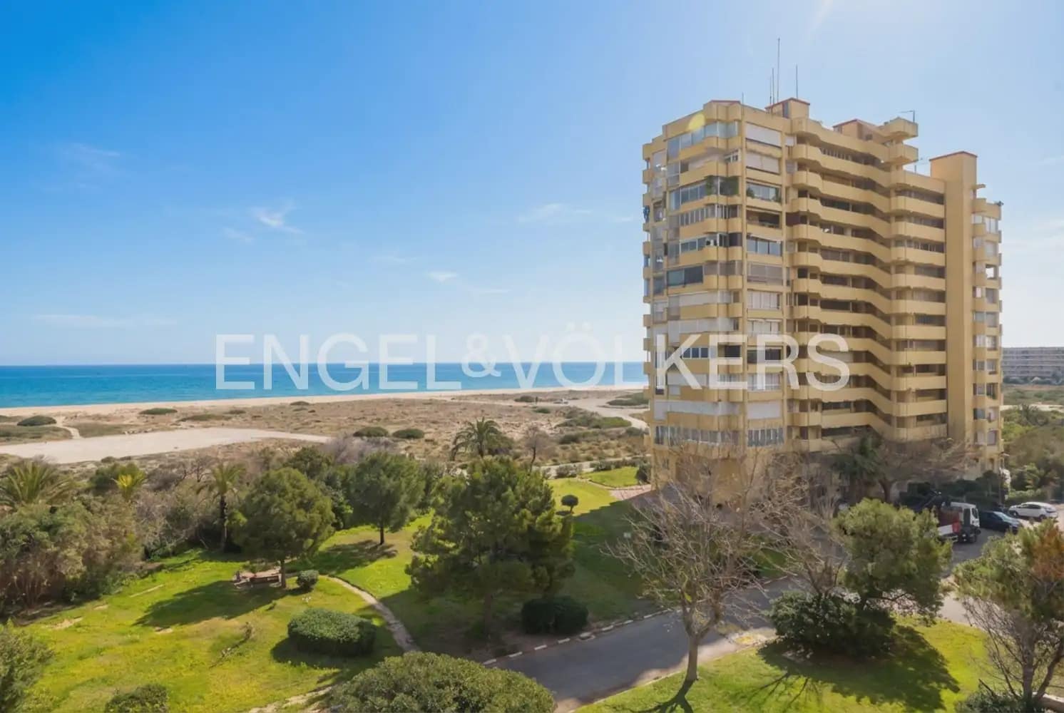 2 slaapkamer Flat te huur in Valencia stad met zwembad garage - € 1.800 (Ref: 9897585)