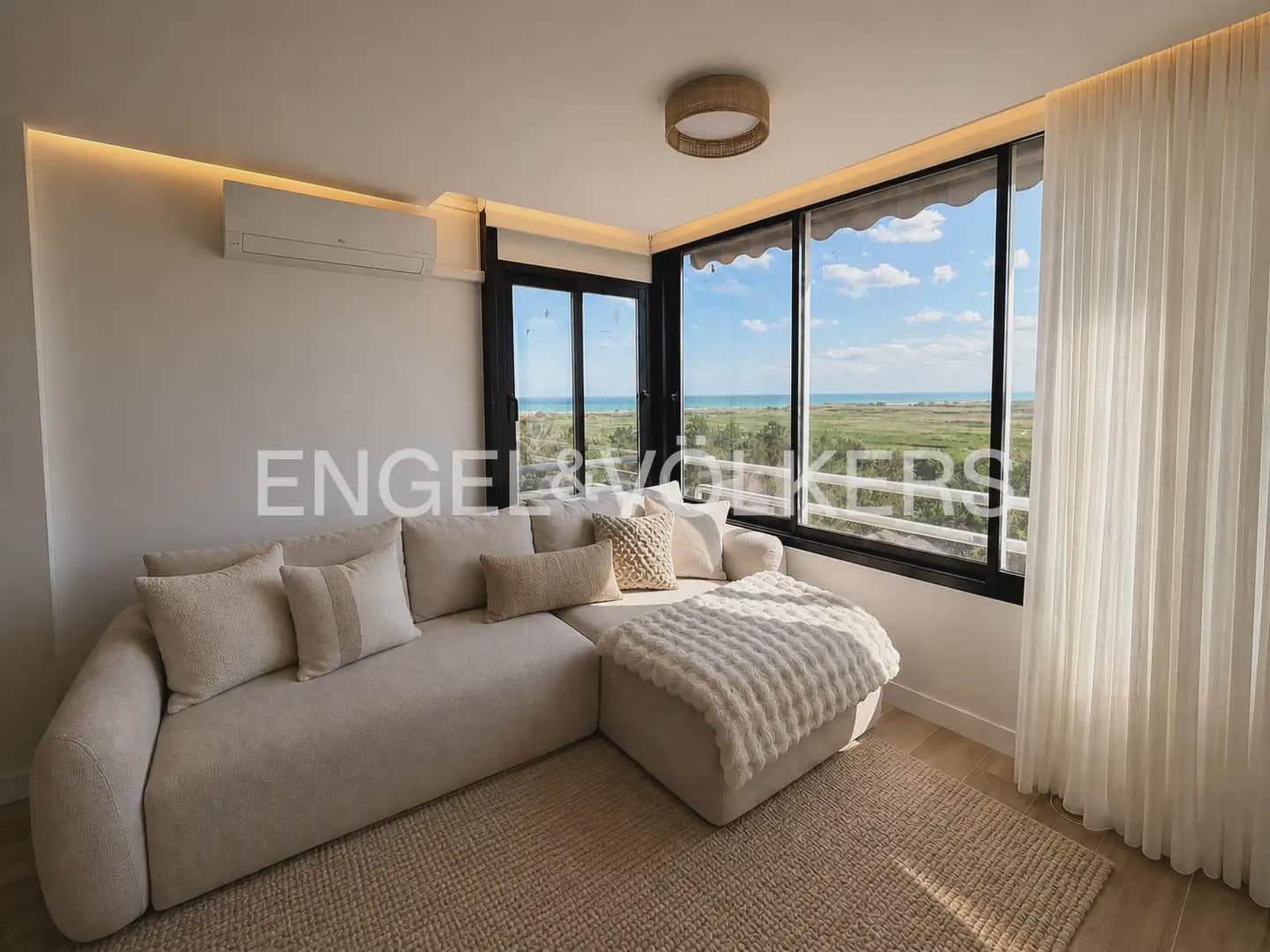 1 bedroom Flat for rent in La Pobla de Farnals with pool - € 1,500 (Ref: 9897588)