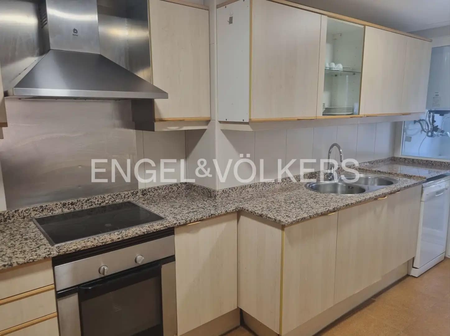 4 slaapkamer Flat te huur in Valencia stad - € 2.000 (Ref: 9897595)