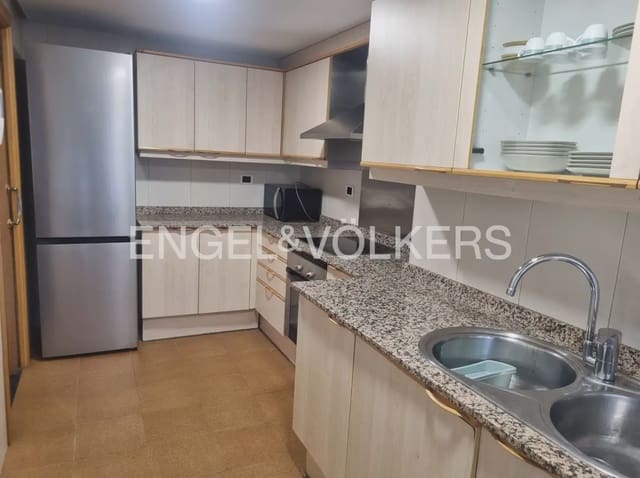 4 slaapkamer Flat te huur in Ciutat Jardi, Valencia stad - € 2.000 (Ref: 9897595)