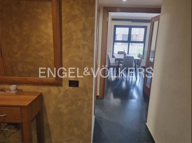 4 slaapkamer Flat te huur in Ciutat Jardi, Valencia stad - € 2.000 (Ref: 9897595)