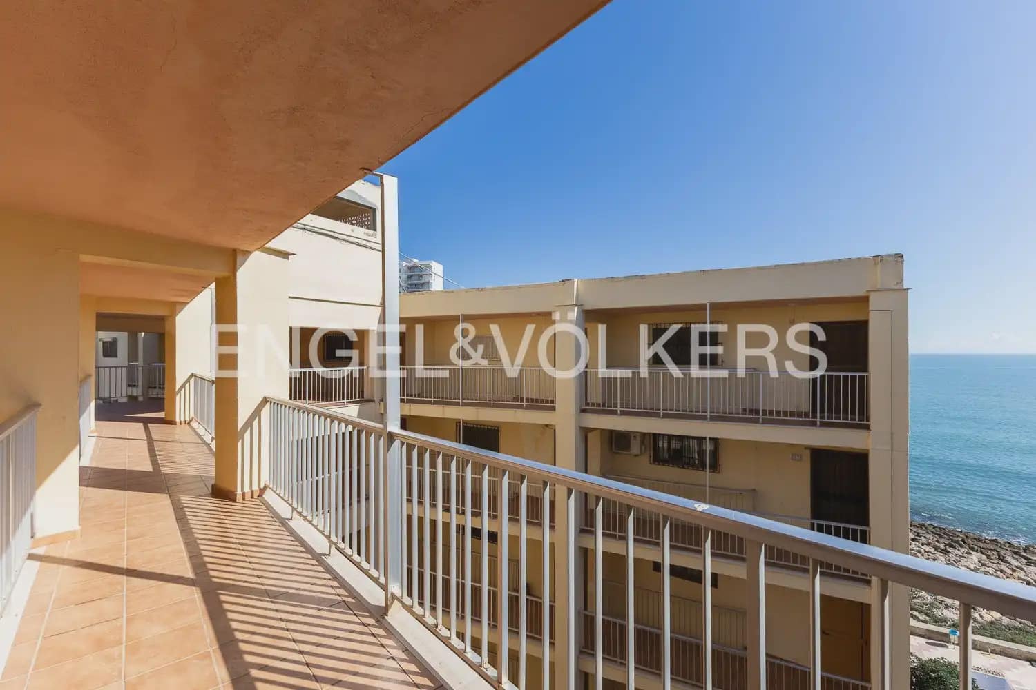 1 bedroom Flat for sale in Cullera with garage - € 210,000 (Ref: 9897601)