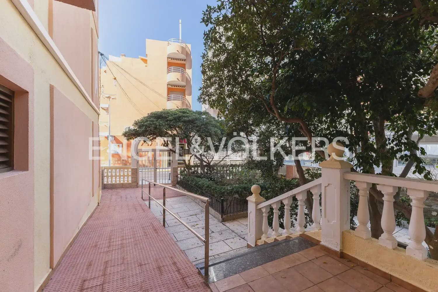 1 bedroom Flat for sale in Cullera with garage - € 210,000 (Ref: 9897601)