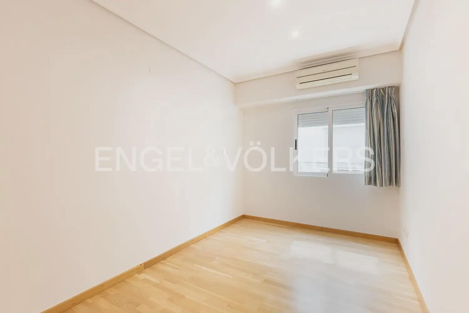 4 sypialnia Mieszkanie na sprzedaż w Miasto Walencja z garażem - 485 000 € (Ref: 9897604)