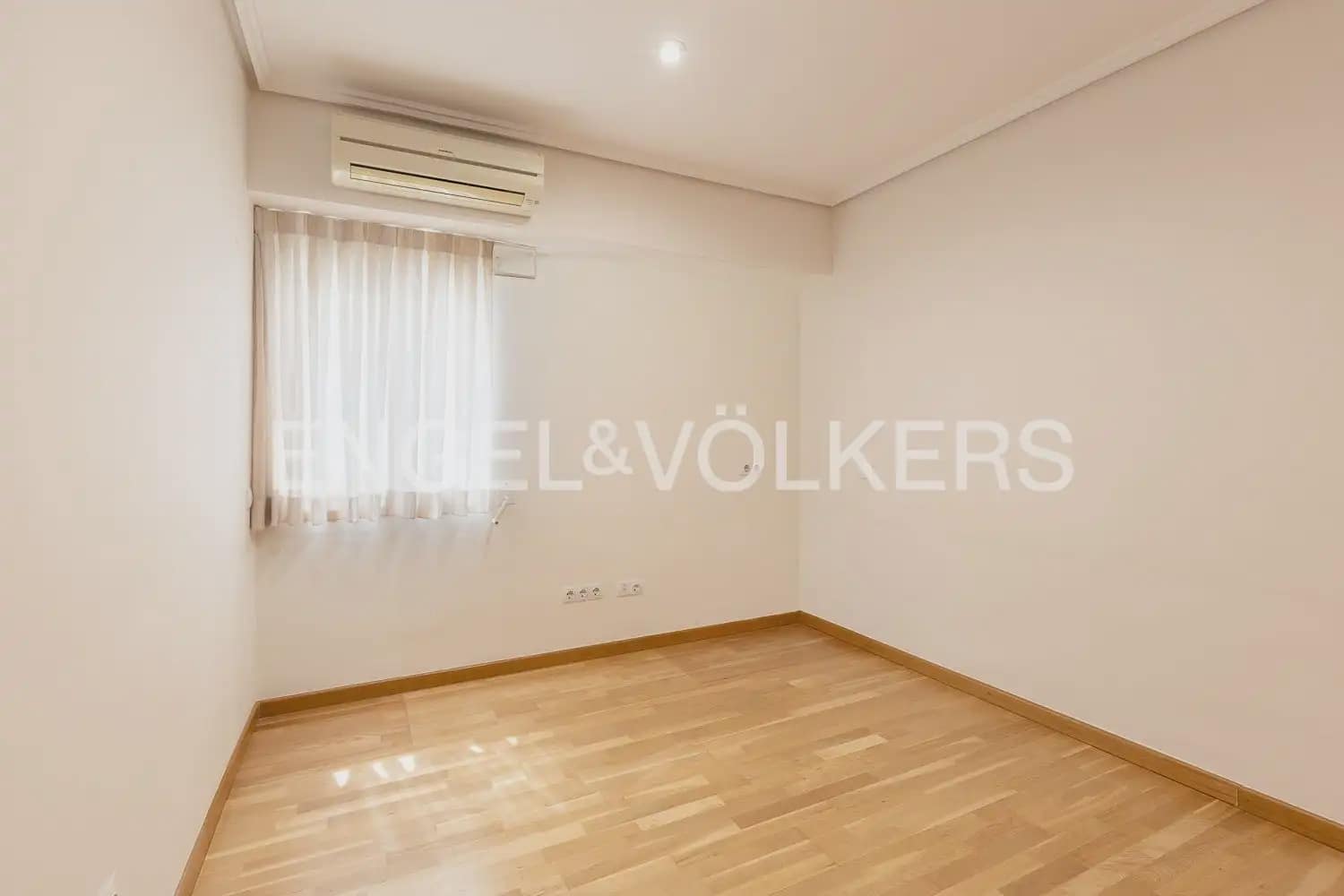 4 sypialnia Mieszkanie na sprzedaż w Miasto Walencja z garażem - 485 000 € (Ref: 9897604)