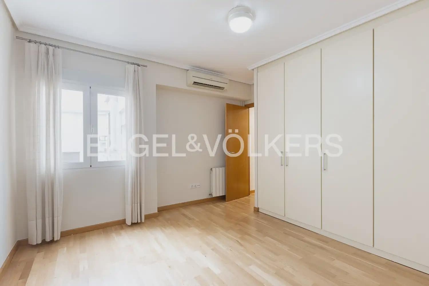 4 sypialnia Mieszkanie na sprzedaż w Miasto Walencja z garażem - 485 000 € (Ref: 9897604)