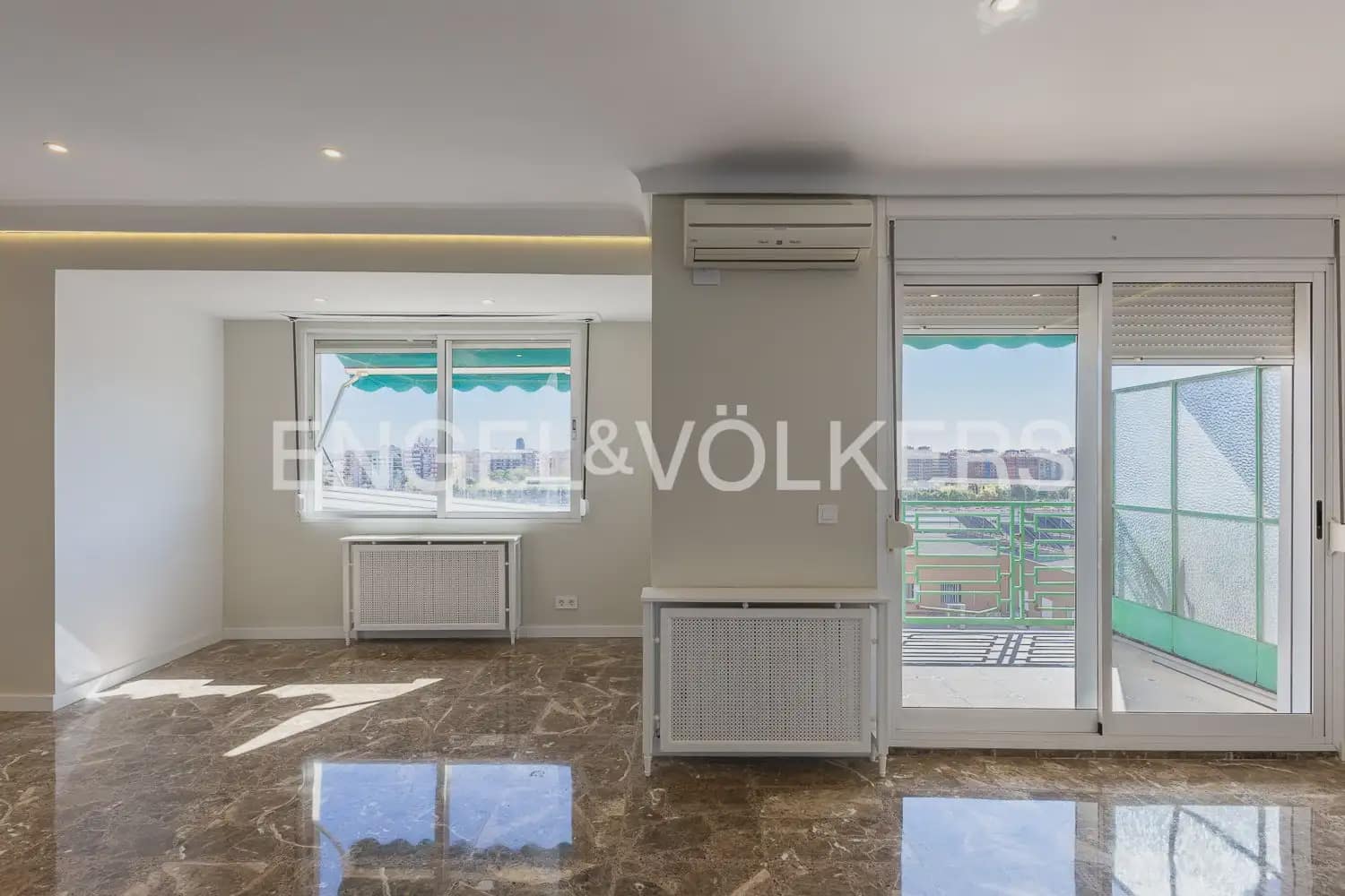 3 quarto Apartamento para arrendar em Valencia cidade com garagem - 1 900 € (Ref: 9897605)