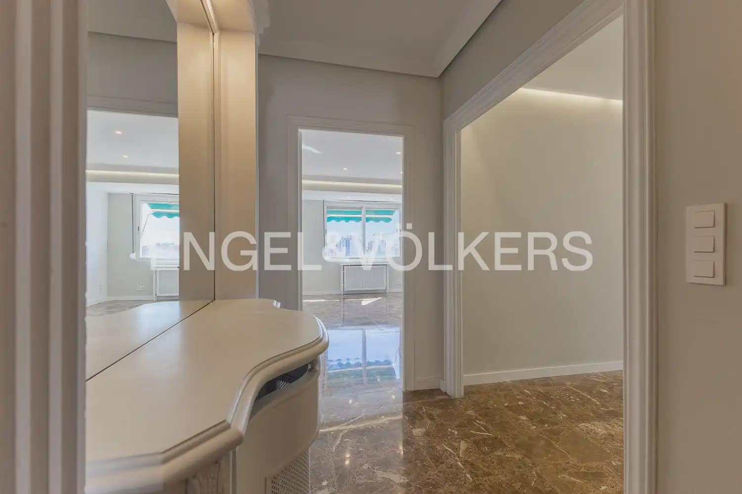 3 quarto Apartamento para arrendar em Valencia cidade com garagem - 1 900 € (Ref: 9897605)