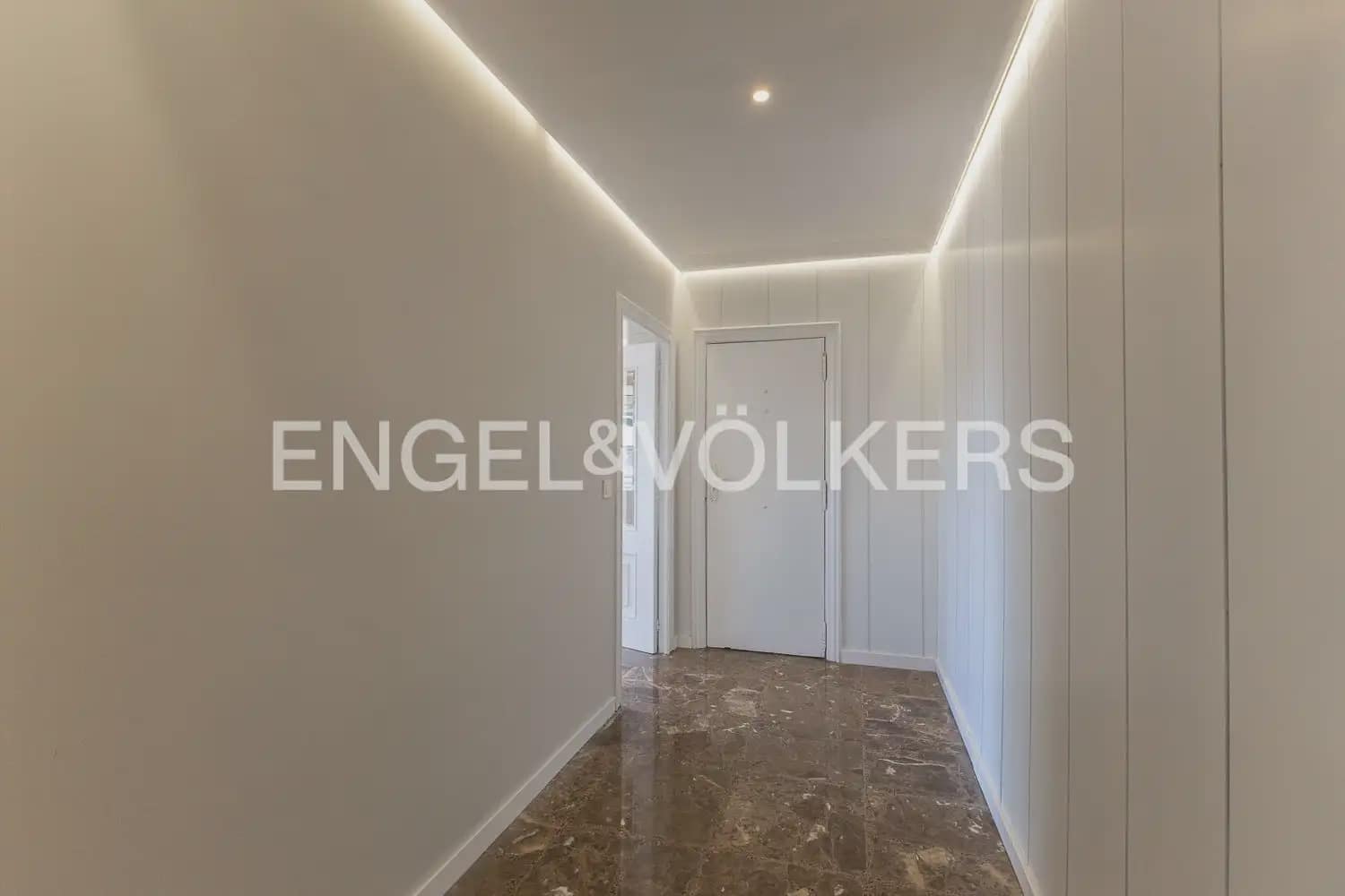 3 quarto Apartamento para arrendar em Valencia cidade com garagem - 1 900 € (Ref: 9897605)