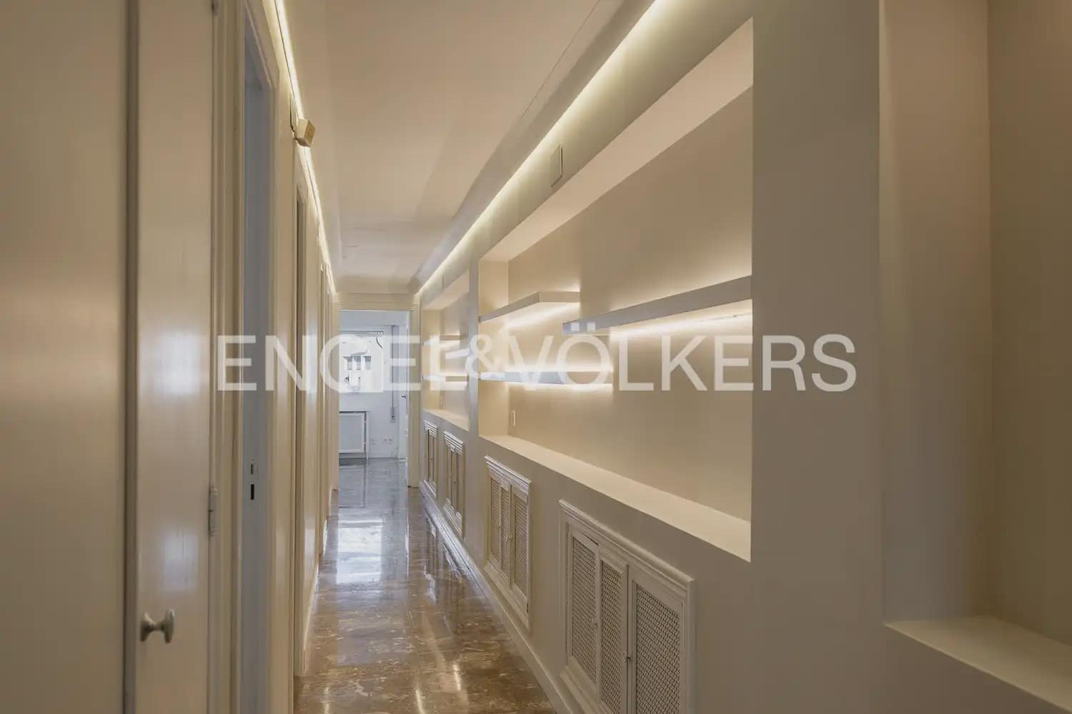 3 quarto Apartamento para arrendar em Valencia cidade com garagem - 1 900 € (Ref: 9897605)