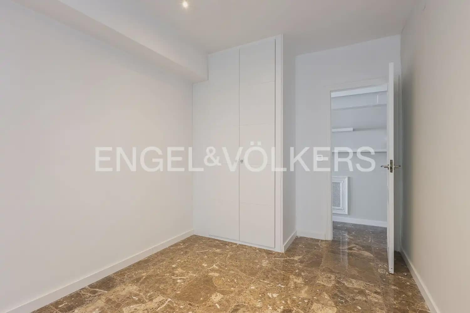 3 quarto Apartamento para arrendar em Valencia cidade com garagem - 1 900 € (Ref: 9897605)