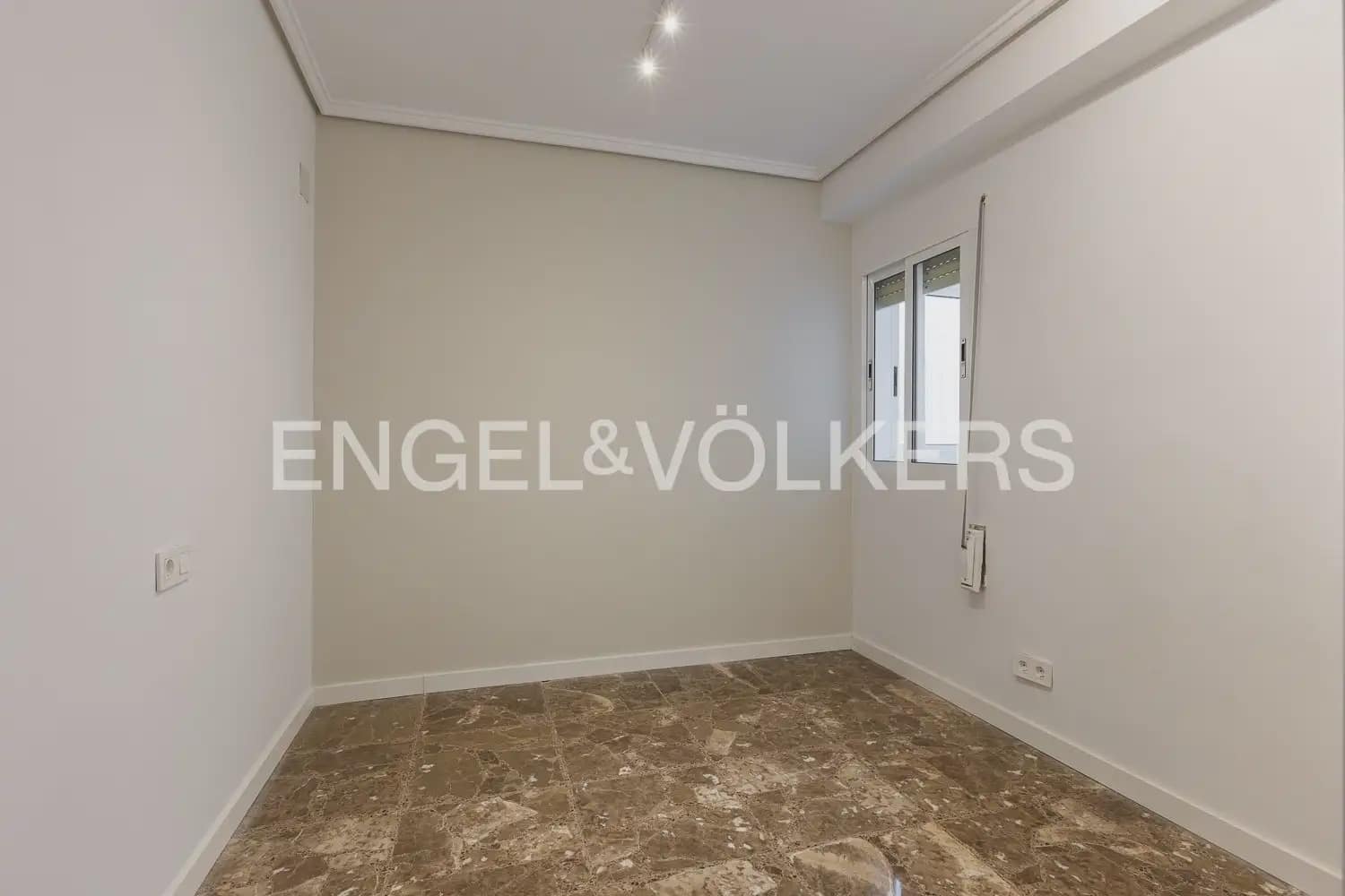 3 quarto Apartamento para arrendar em Valencia cidade com garagem - 1 900 € (Ref: 9897605)