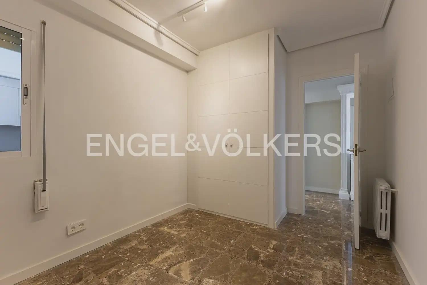 3 quarto Apartamento para arrendar em Valencia cidade com garagem - 1 900 € (Ref: 9897605)