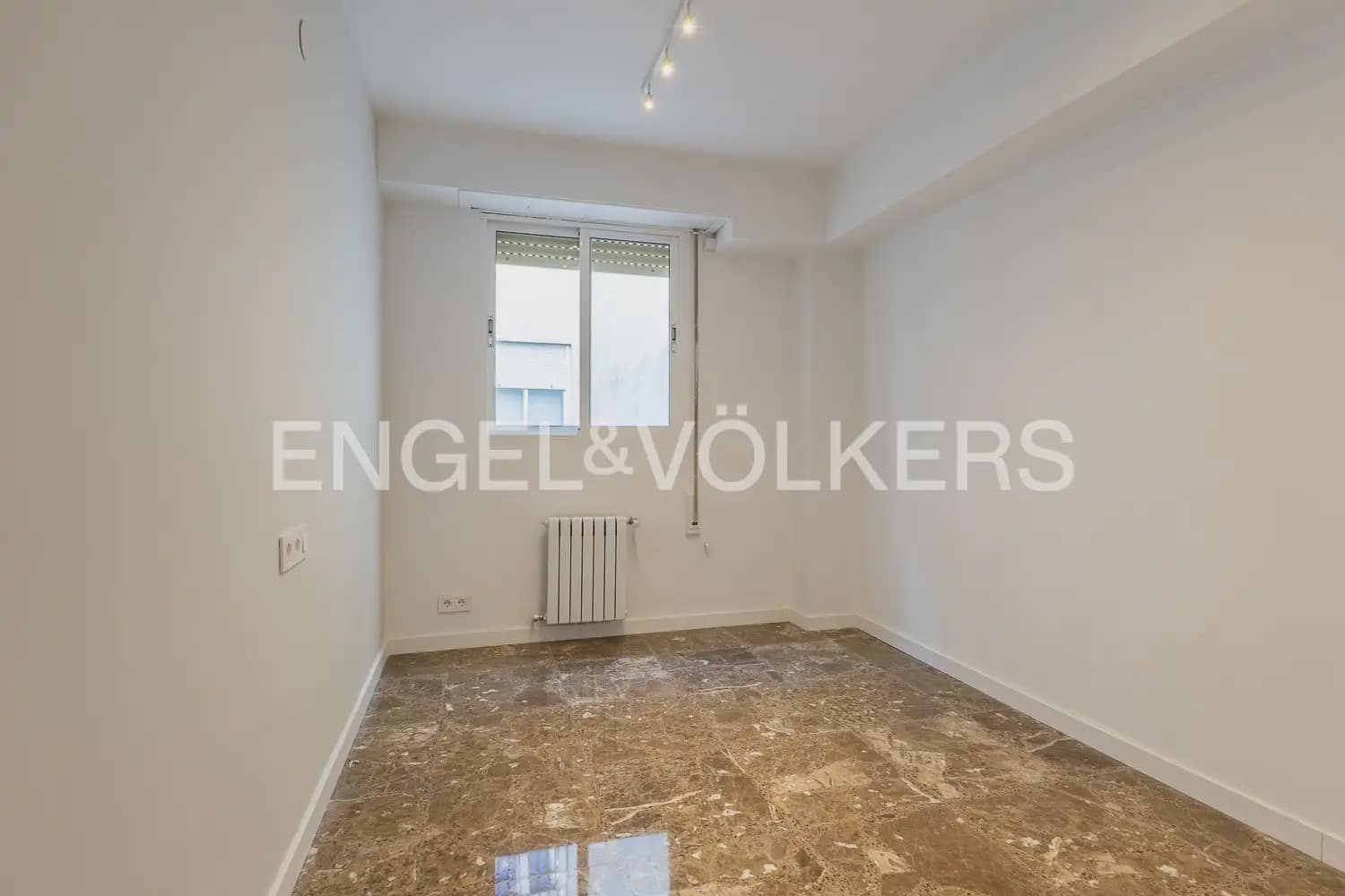 3 quarto Apartamento para arrendar em Valencia cidade com garagem - 1 900 € (Ref: 9897605)
