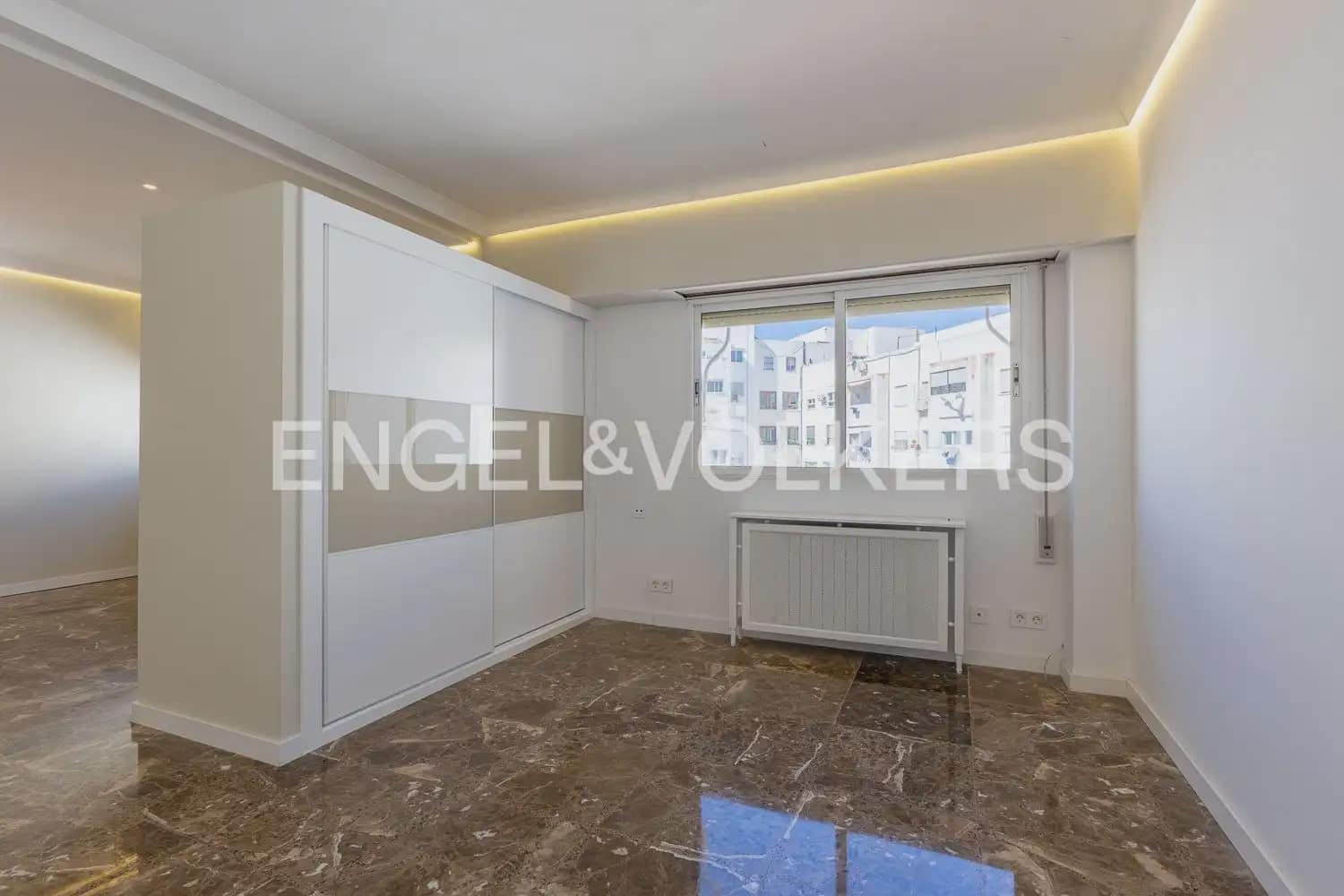 3 quarto Apartamento para arrendar em Valencia cidade com garagem - 1 900 € (Ref: 9897605)