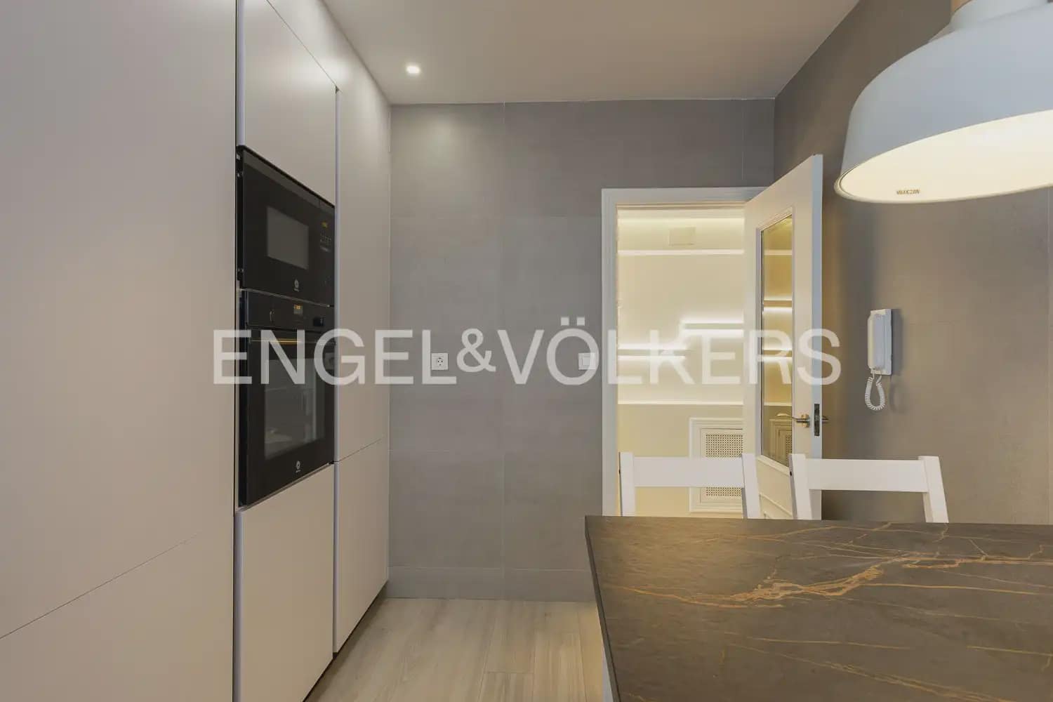 3 quarto Apartamento para arrendar em Valencia cidade com garagem - 1 900 € (Ref: 9897605)
