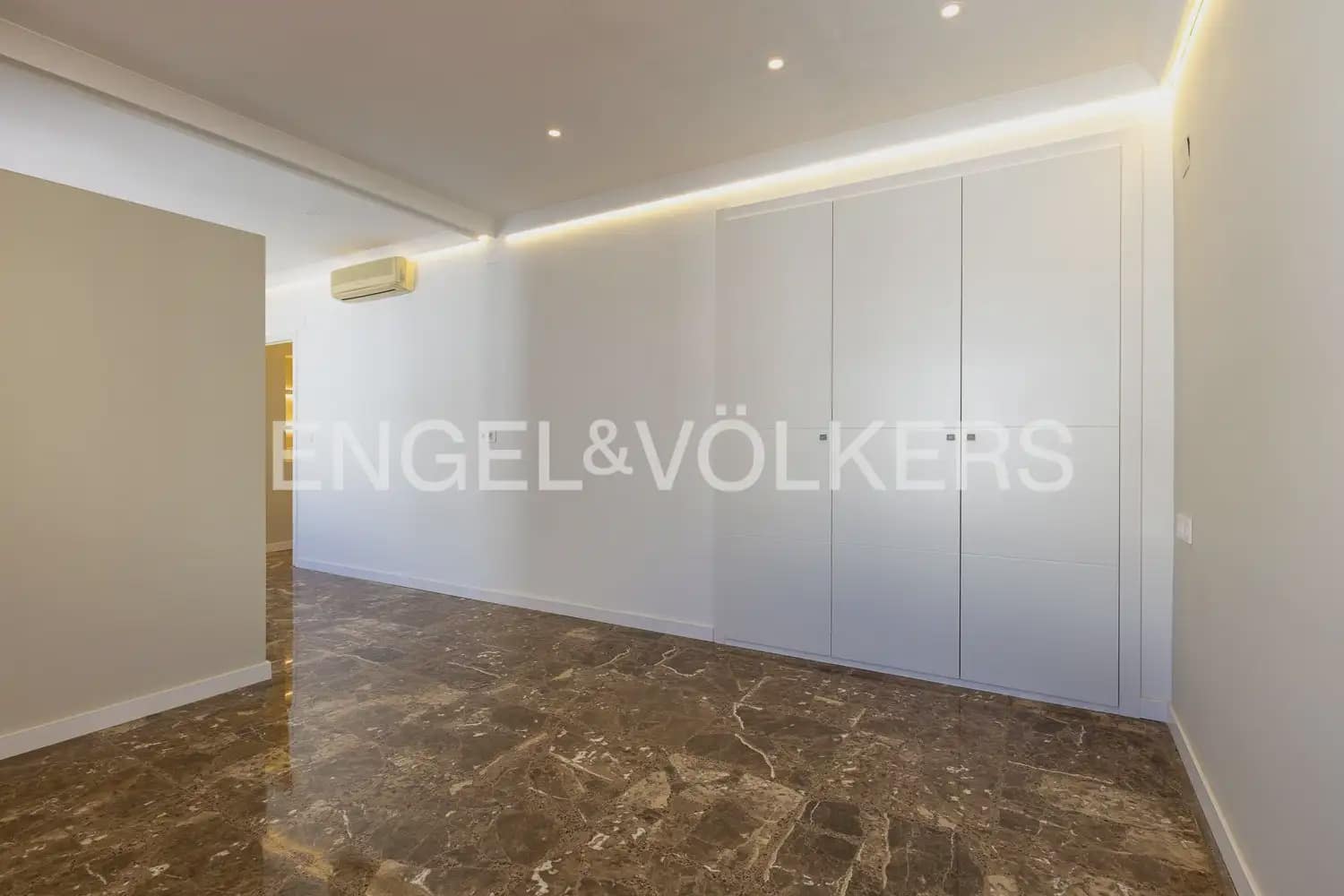 3 quarto Apartamento para arrendar em Valencia cidade com garagem - 1 900 € (Ref: 9897605)