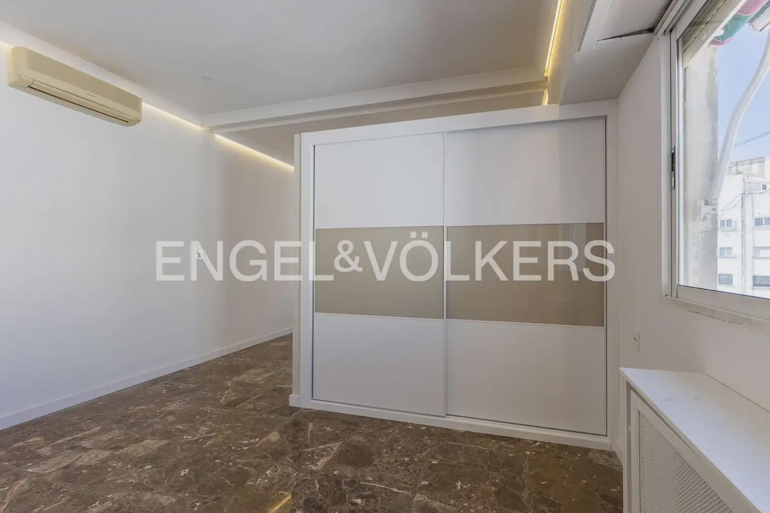 3 quarto Apartamento para arrendar em Valencia cidade com garagem - 1 900 € (Ref: 9897605)