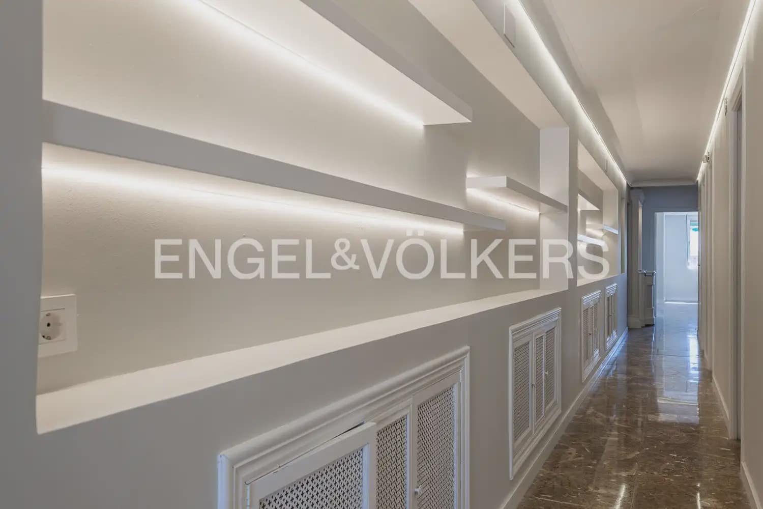 3 quarto Apartamento para arrendar em Valencia cidade com garagem - 1 900 € (Ref: 9897605)