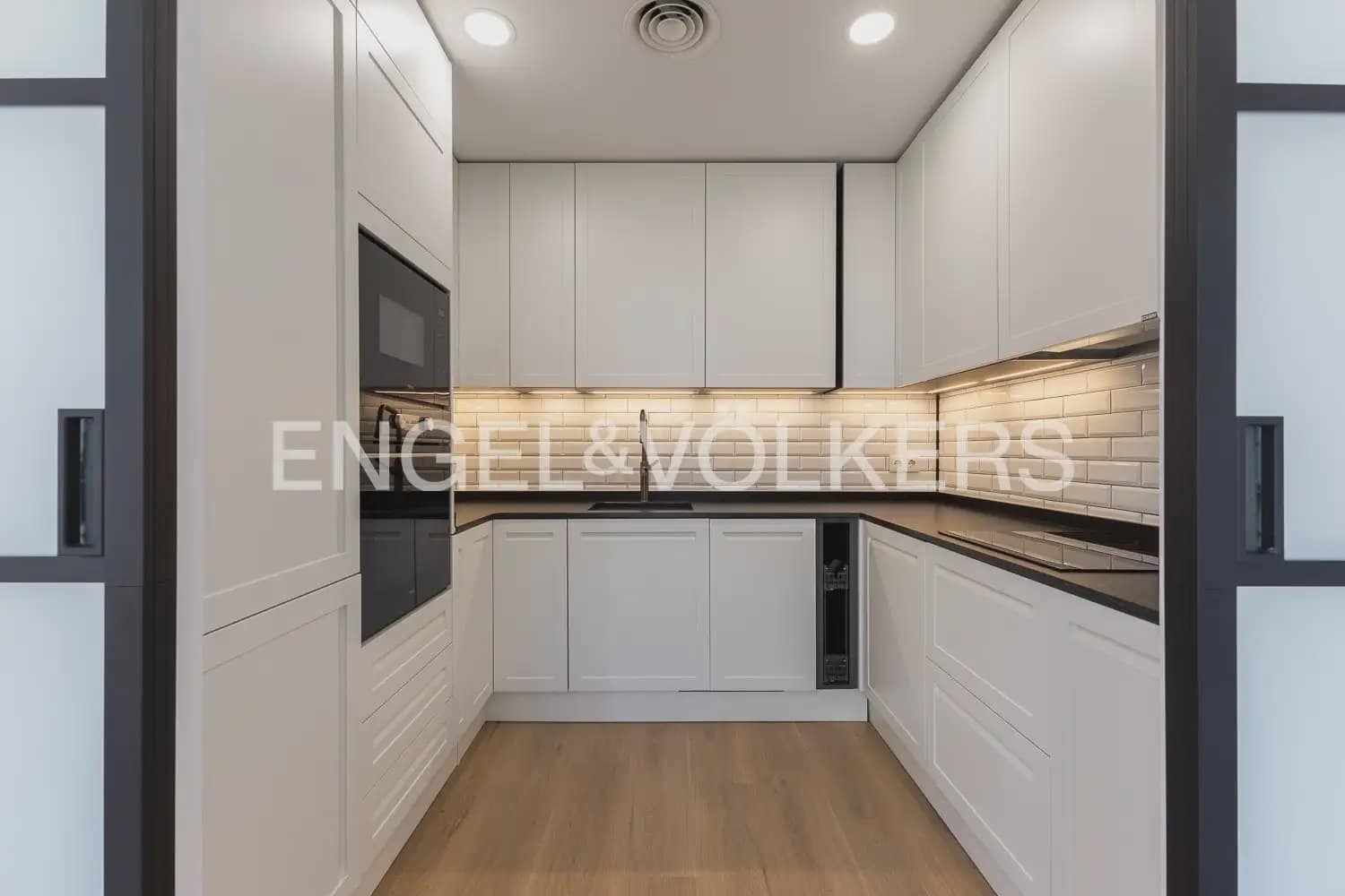 Appartement de 2 chambres à louer à Valence ville - 2 000 € (Ref: 9897609)