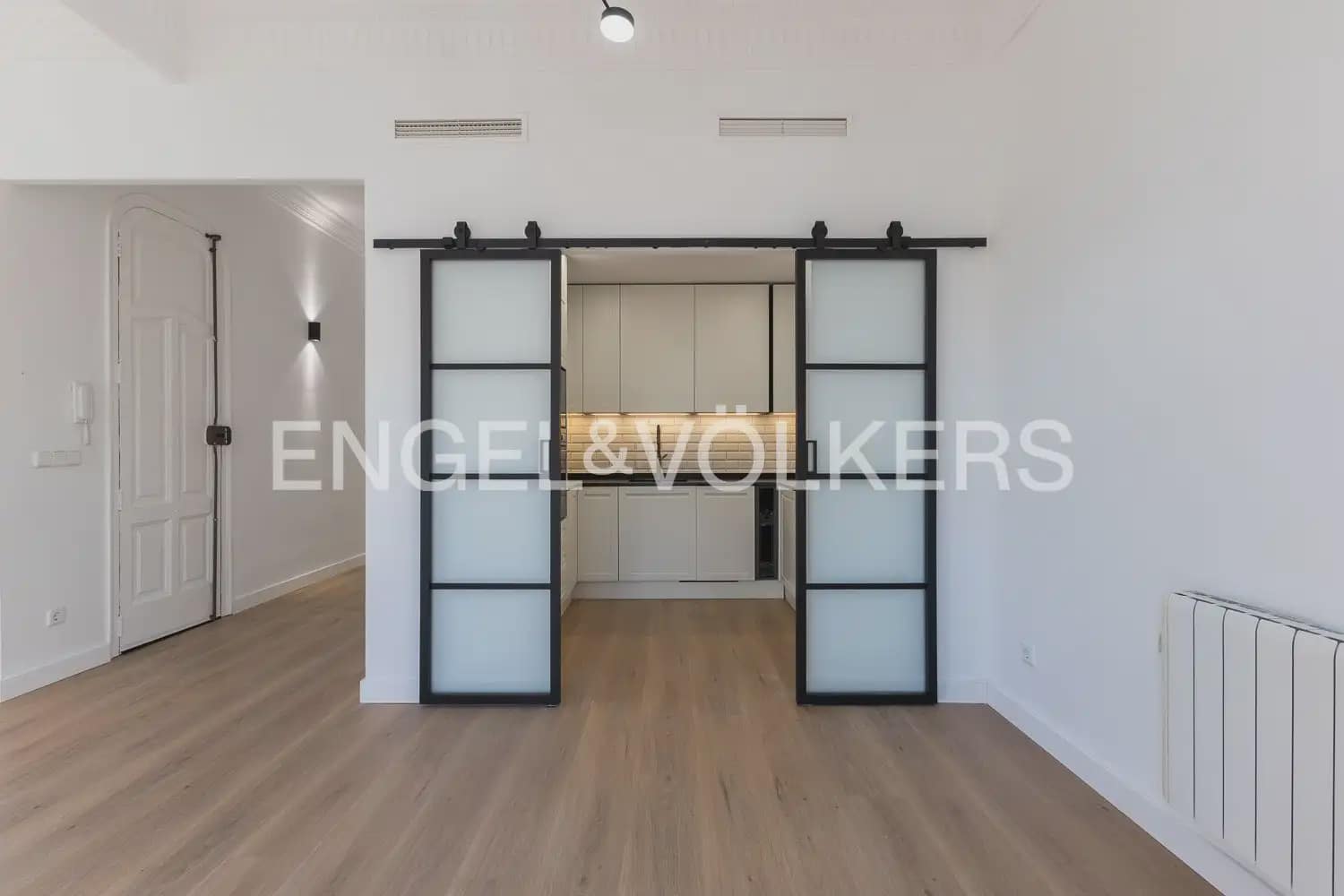 Appartement de 2 chambres à louer à Valence ville - 2 000 € (Ref: 9897609)