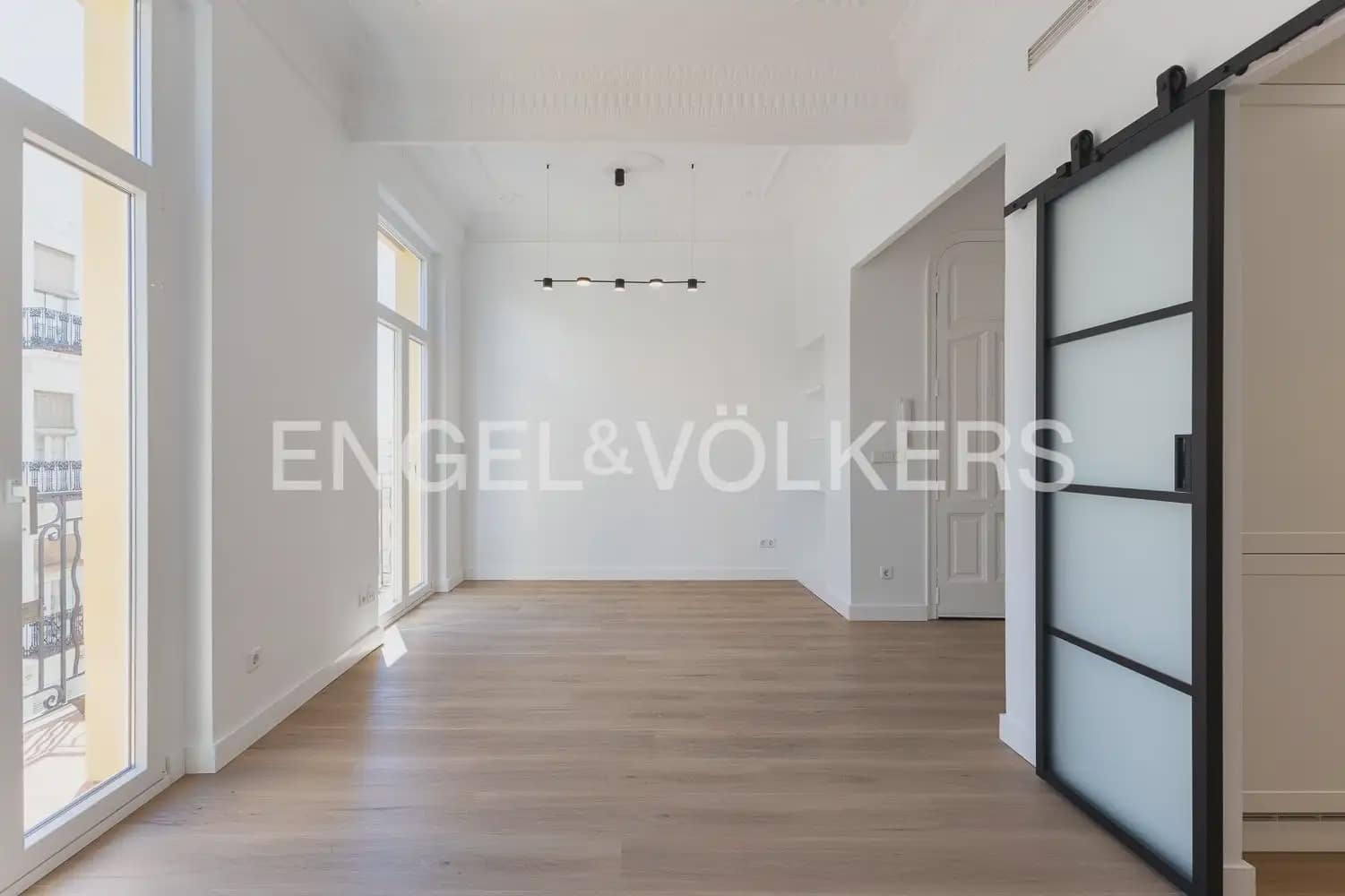 Appartement de 2 chambres à louer à Valence ville - 2 000 € (Ref: 9897609)