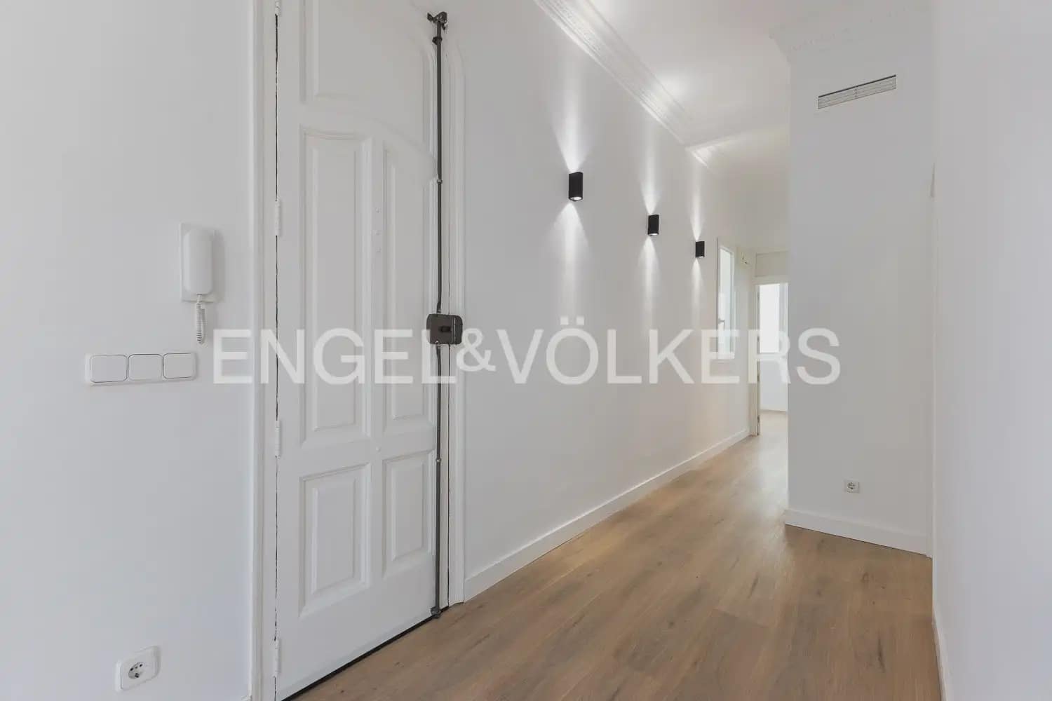 Appartement de 2 chambres à louer à Valence ville - 2 000 € (Ref: 9897609)