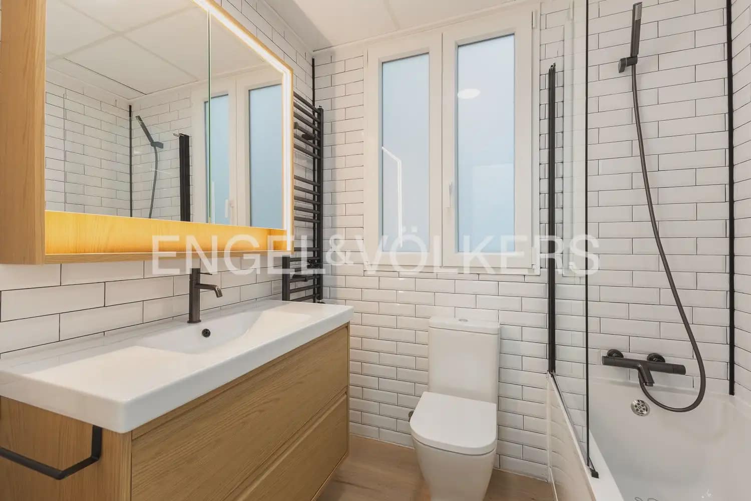 Appartement de 2 chambres à louer à Valence ville - 2 000 € (Ref: 9897609)