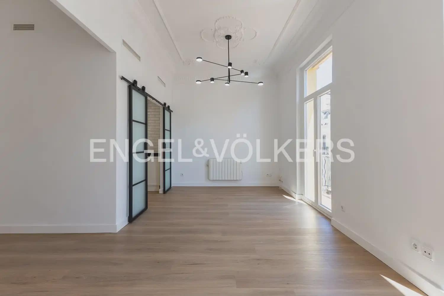 Appartement de 2 chambres à louer à Valence ville - 2 000 € (Ref: 9897609)