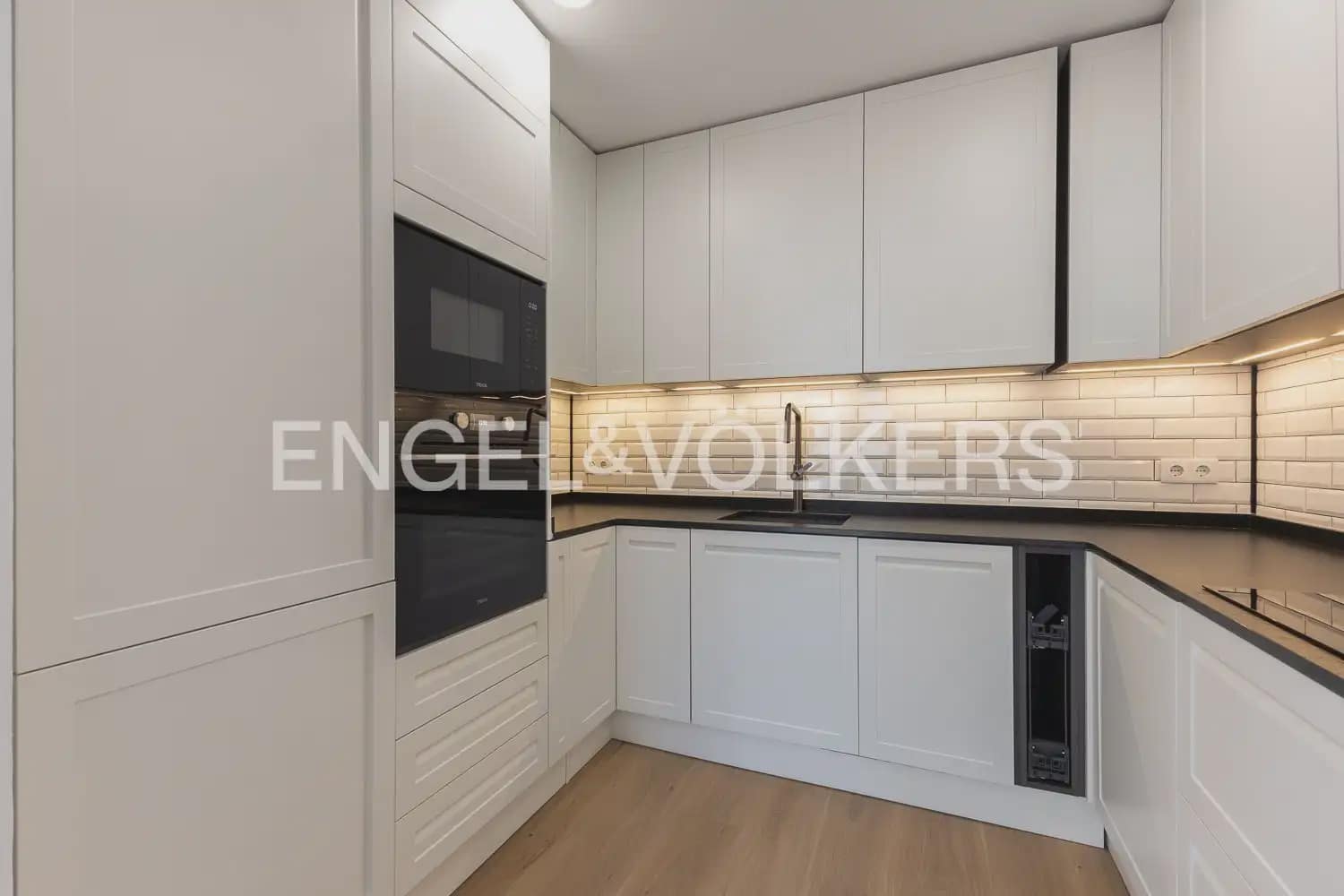 Appartement de 2 chambres à louer à Valence ville - 2 000 € (Ref: 9897609)