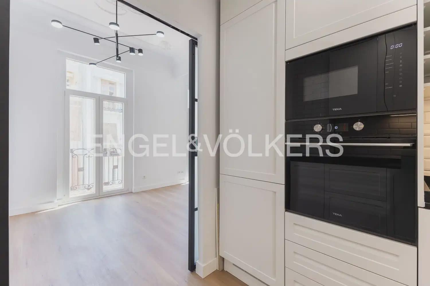 Appartement de 2 chambres à louer à Valence ville - 2 000 € (Ref: 9897609)
