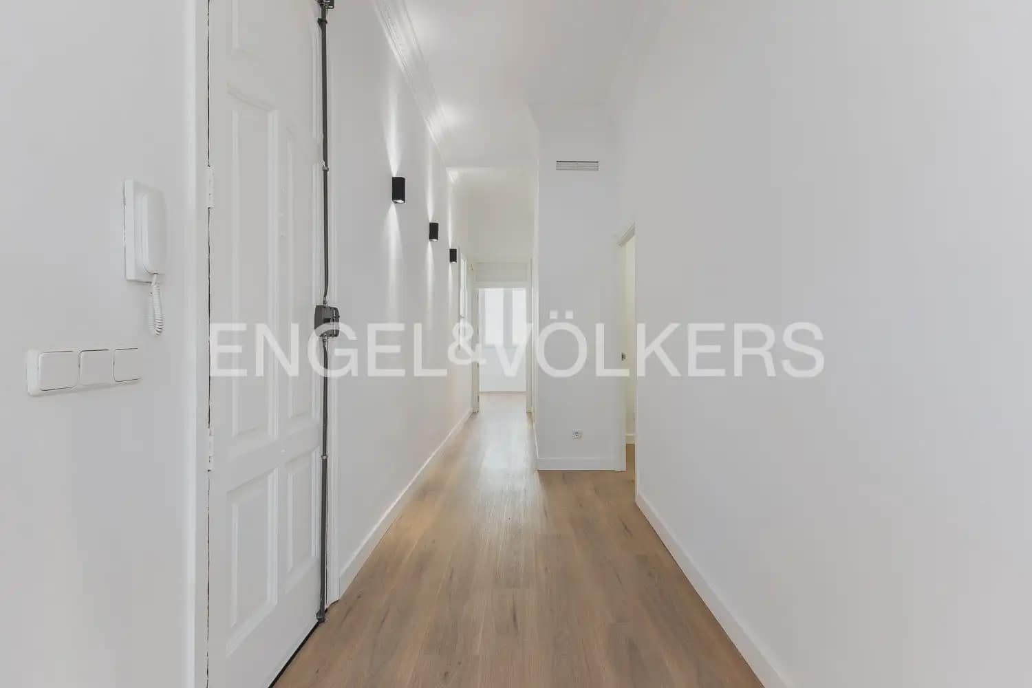 Appartement de 2 chambres à louer à Valence ville - 2 000 € (Ref: 9897609)