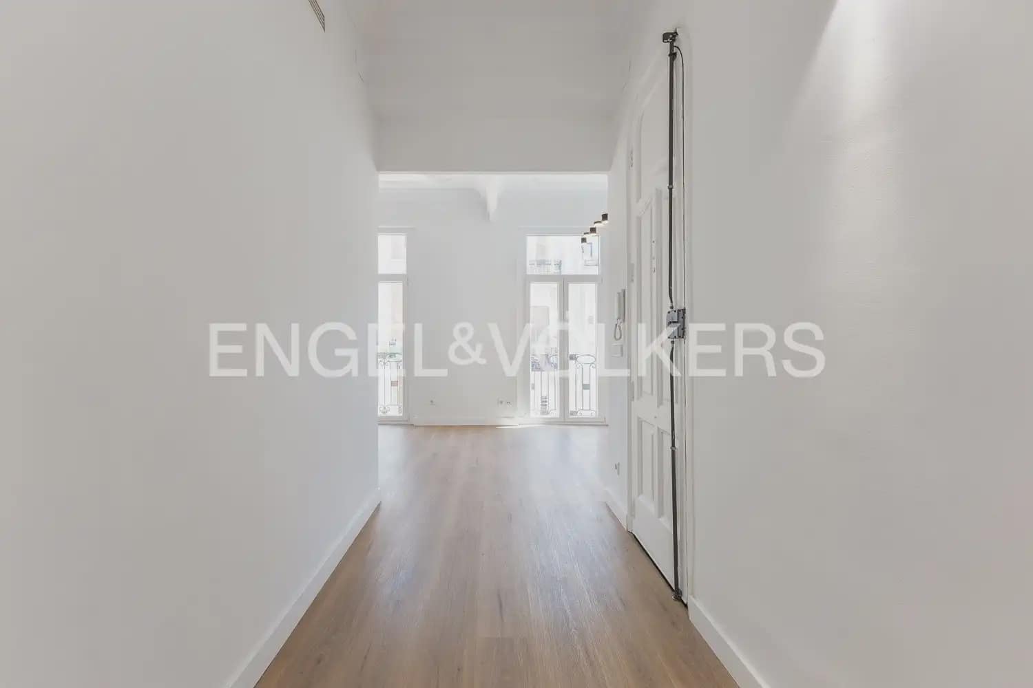 Appartement de 2 chambres à louer à Valence ville - 2 000 € (Ref: 9897609)