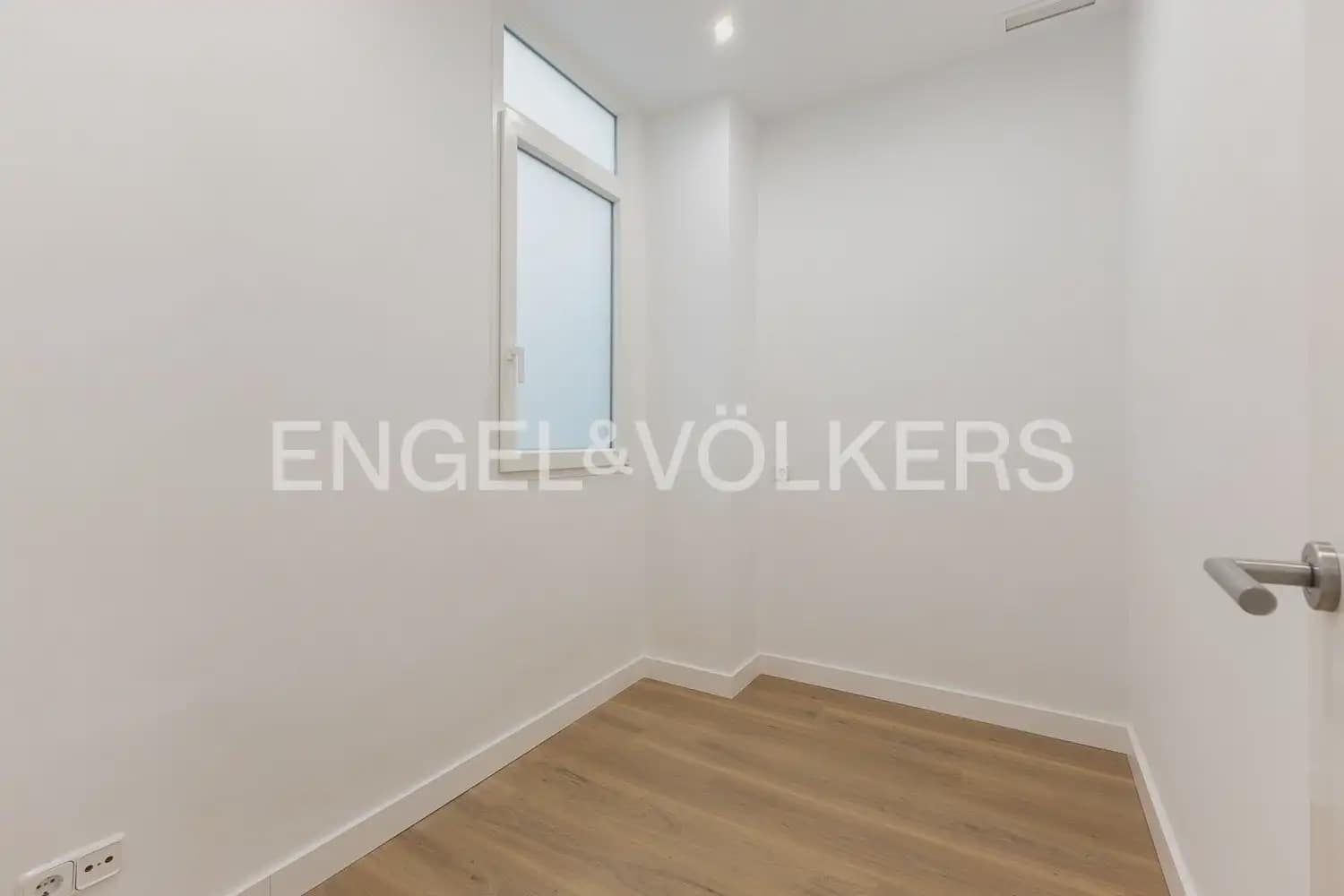Appartement de 2 chambres à louer à Valence ville - 2 000 € (Ref: 9897609)