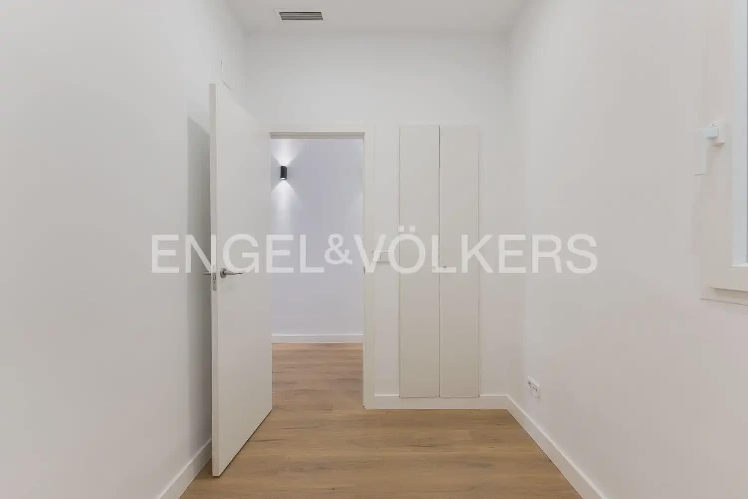 Appartement de 2 chambres à louer à Valence ville - 2 000 € (Ref: 9897609)