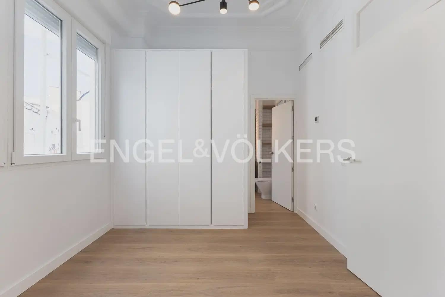 Appartement de 2 chambres à louer à Valence ville - 2 000 € (Ref: 9897609)