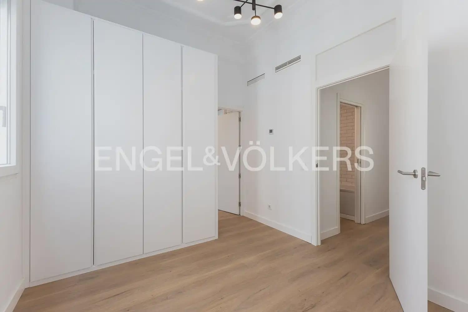Appartement de 2 chambres à louer à Valence ville - 2 000 € (Ref: 9897609)