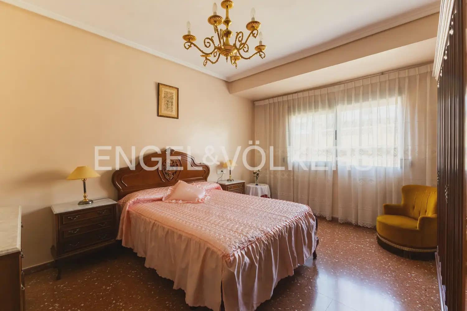 4 bedroom Flat for sale in Valencia city - € 249,000 (Ref: 9897611)