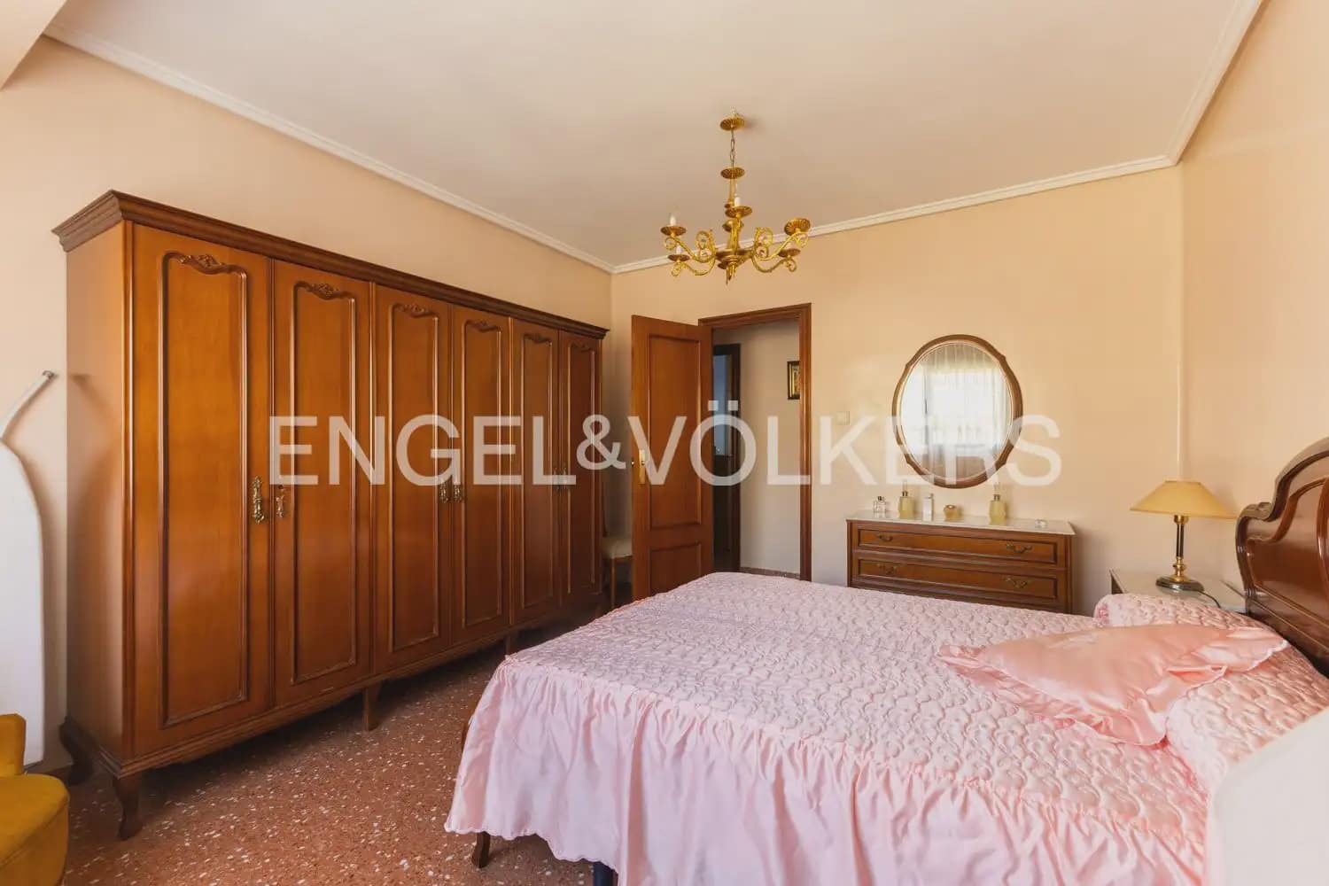 4 bedroom Flat for sale in Valencia city - € 249,000 (Ref: 9897611)