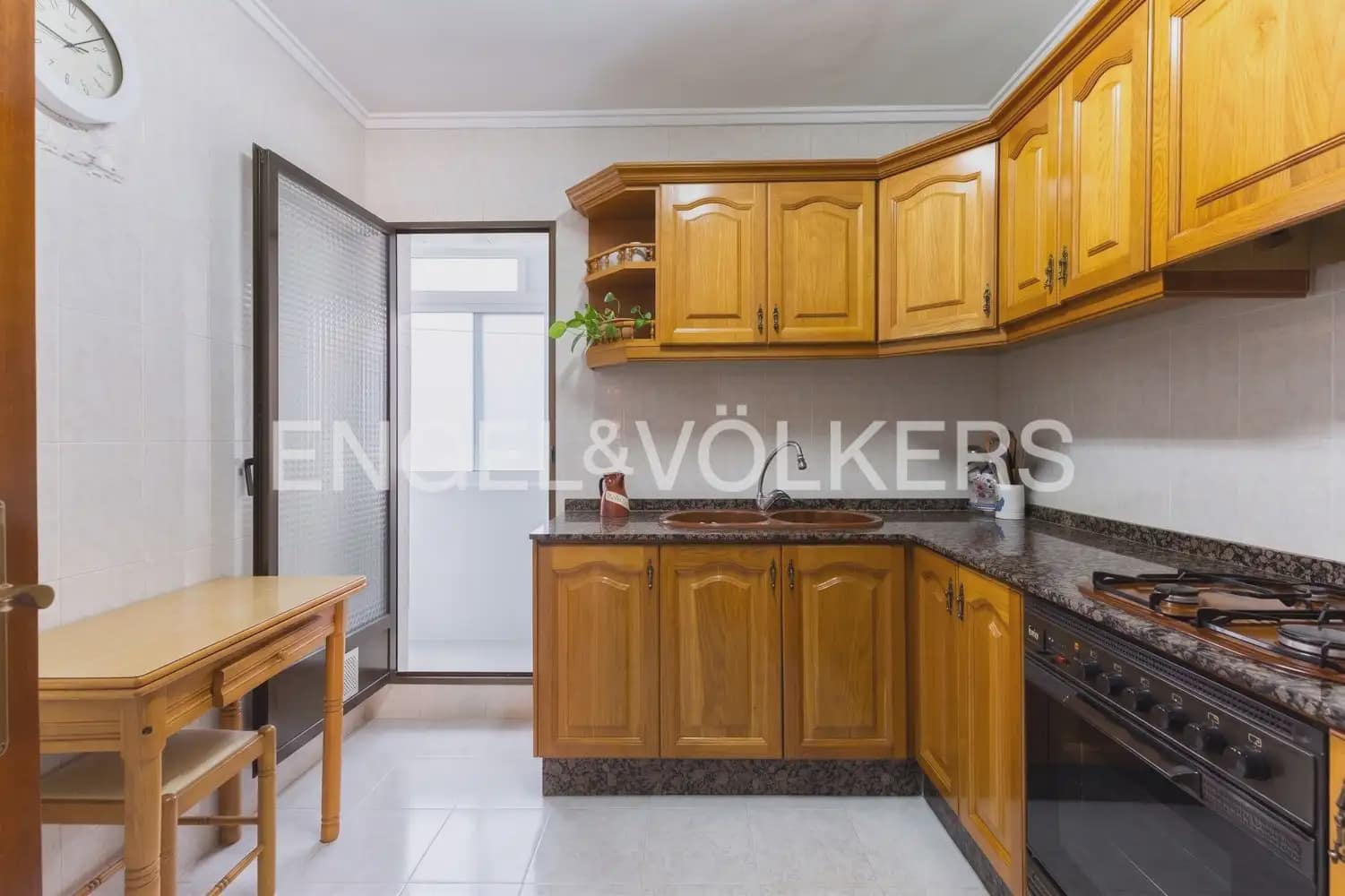 4 bedroom Flat for sale in Valencia city - € 249,000 (Ref: 9897611)