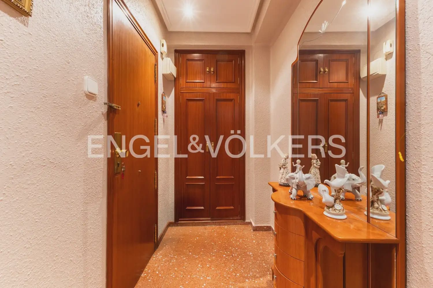 4 bedroom Flat for sale in Valencia city - € 249,000 (Ref: 9897611)