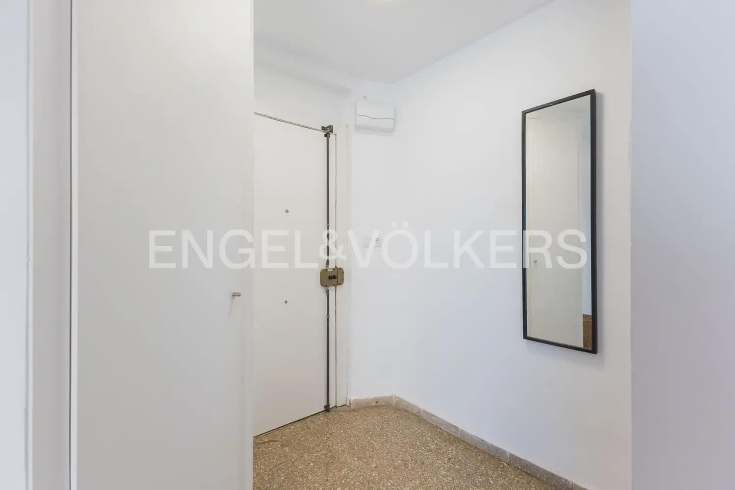 Piso de 3 habitaciones en Puig en alquiler con piscina garaje - 930 € (Ref: 9897617)