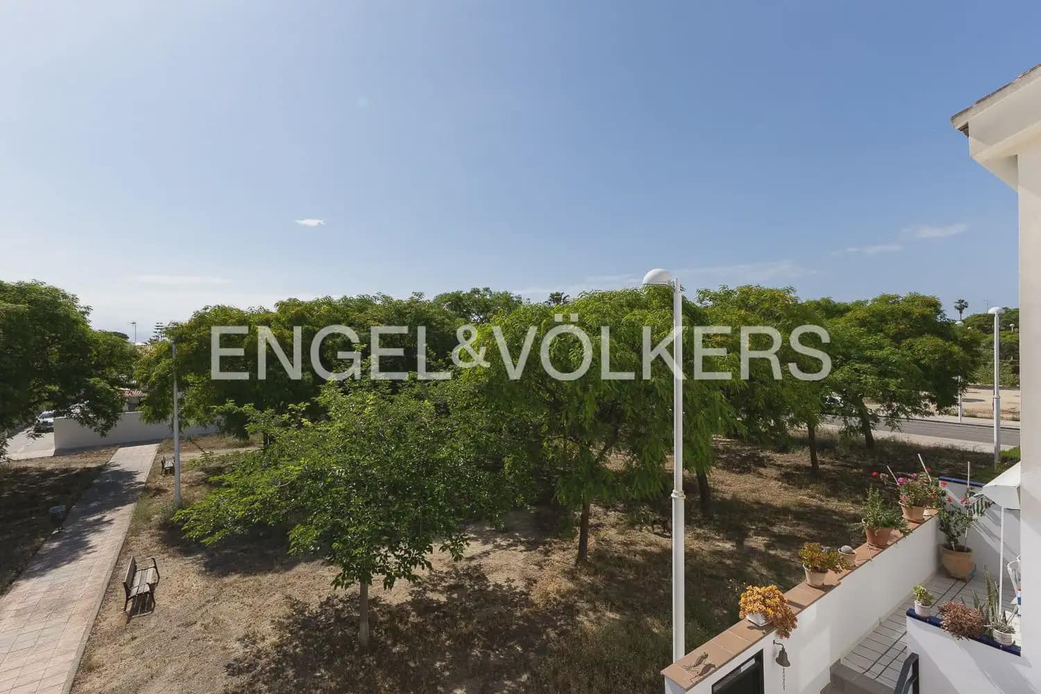 2 bedroom Flat for rent in Sagunto / Sagunt with garage - € 1,400 (Ref: 9897618)